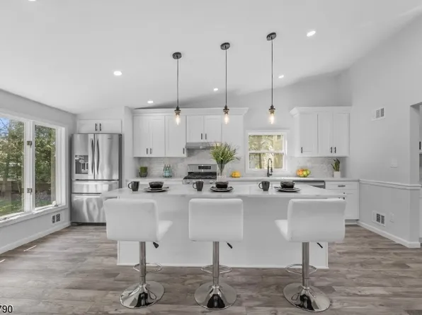 147 Hirschfeld Pl, New Milford Boro, NJ 07646