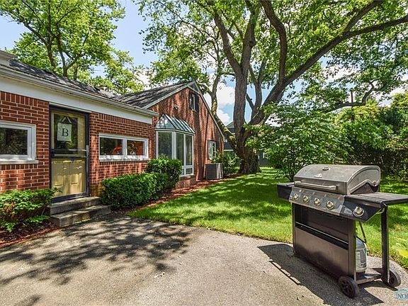 4th image of 3943 W Bancroft St