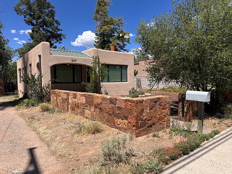 229 E Coronado Rd — Photo 3