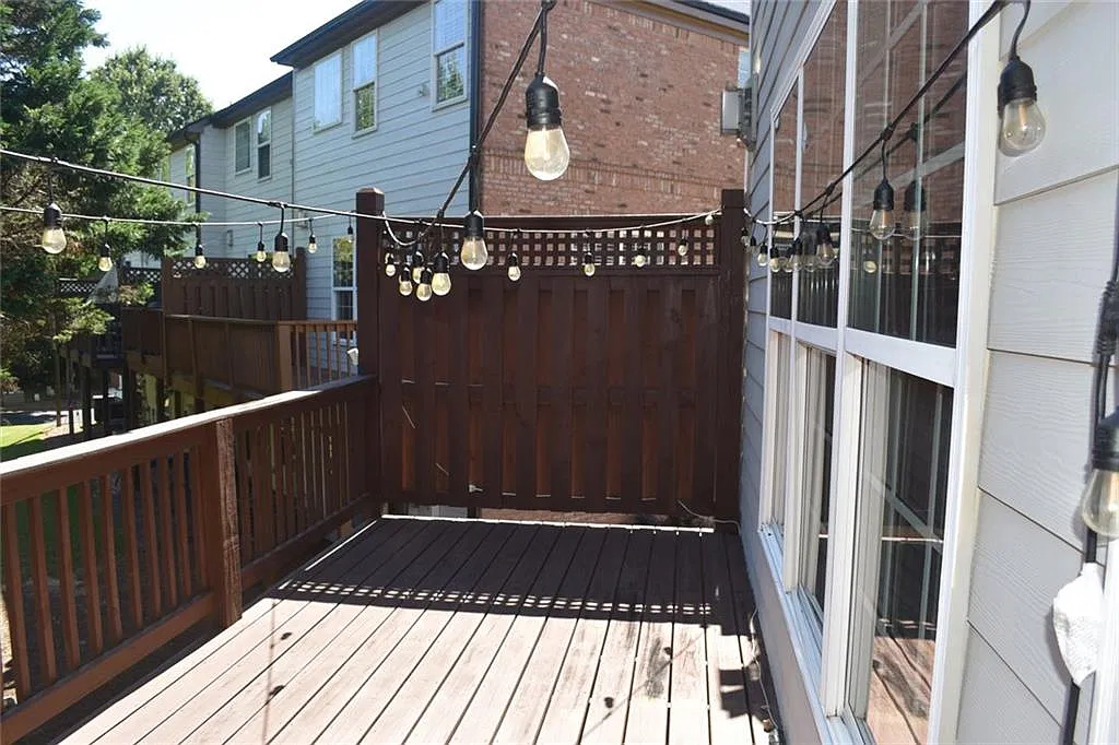 3 bed, 3.5 bath, 2394 sqft, $2,300 — Photo 2