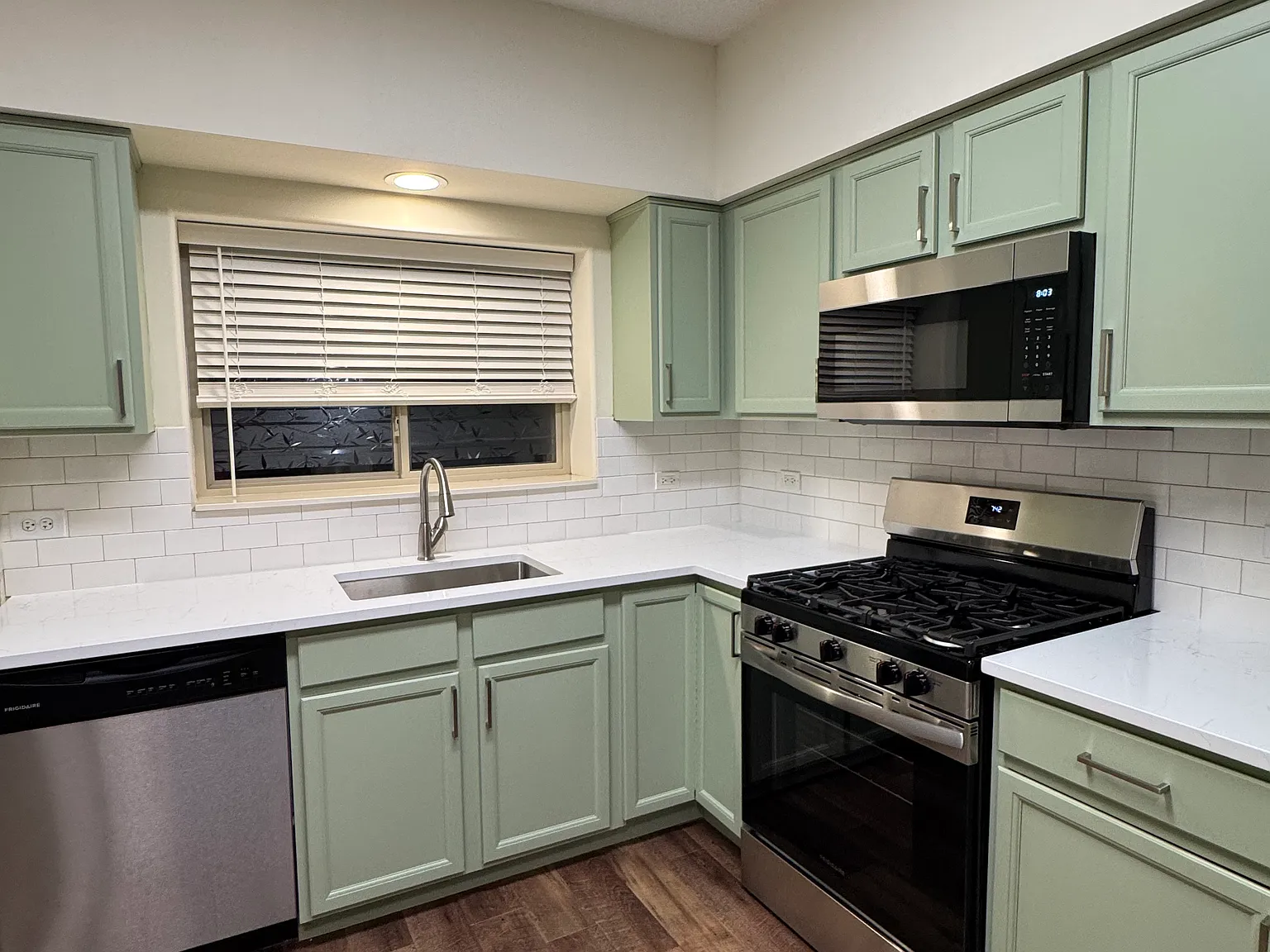 2 bed, 1100 sqft, $2,400 — Photo 1