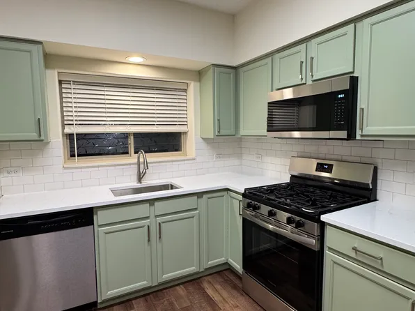 5049 N Northwest Hwy #1, Chicago, IL 60630