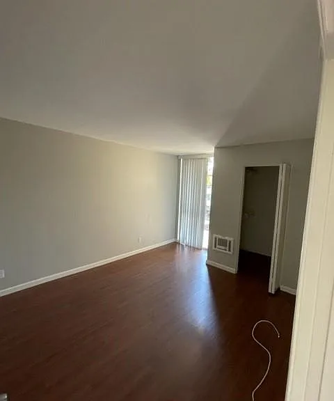 320 S Ardmore Ave #209 — Photo 10