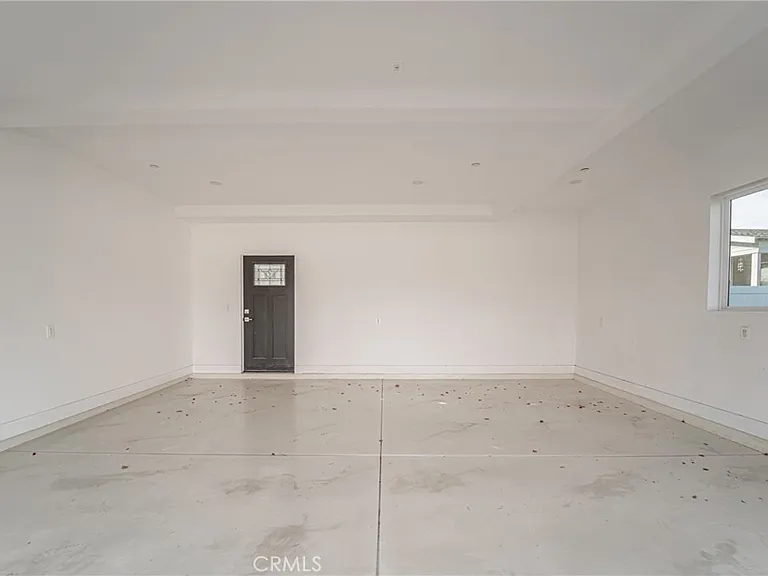 13128 Putnam St — Photo 29