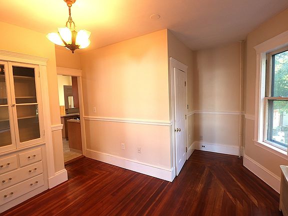5th image of 51 Library St