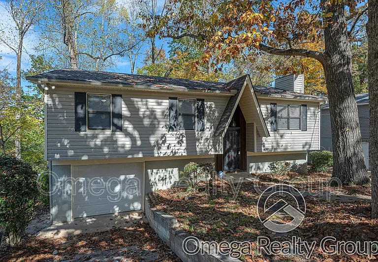 3126 Sleepy Hollow Dr — Photo 1