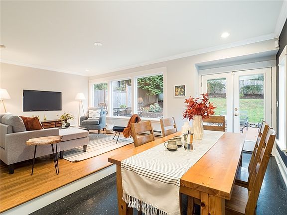 Light and bright family room with dining area