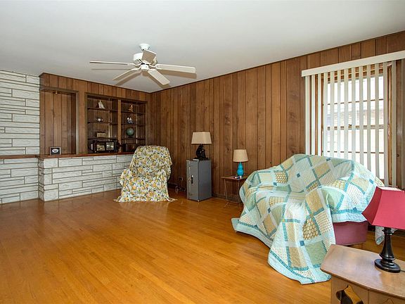 3rd image of 2534 Sonia Ln
