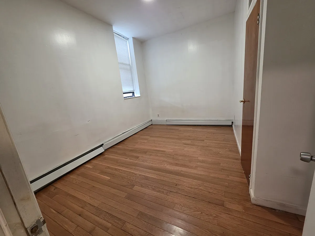 Building Photo - 164 9th St #1