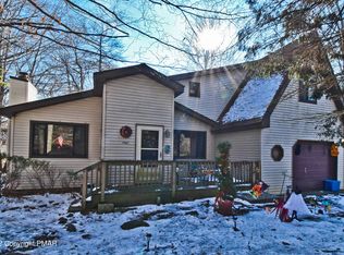 1067 Seven Nations Dr, Tobyhanna, PA 18466