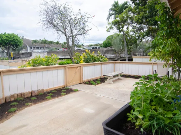432 Mananai Pl, Honolulu, HI 96818