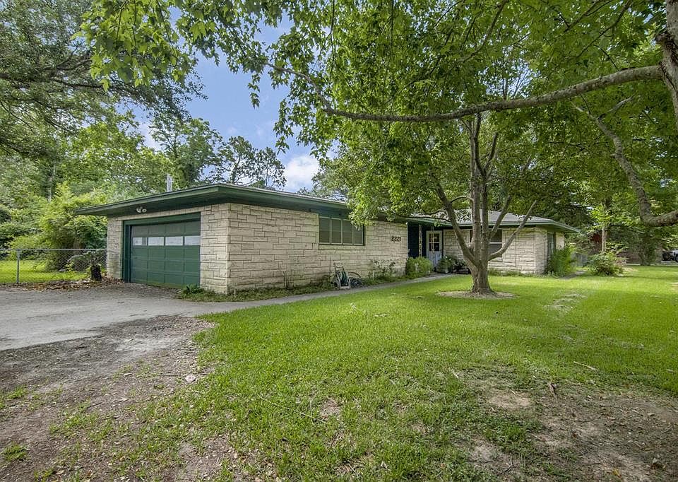 1st image of 2221 Clark Dr