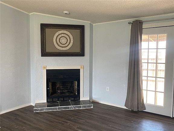 3rd image of 190 Lago Vista Dr