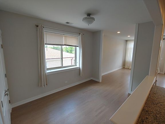 3rd image of 5213 W Foster Ave #3W