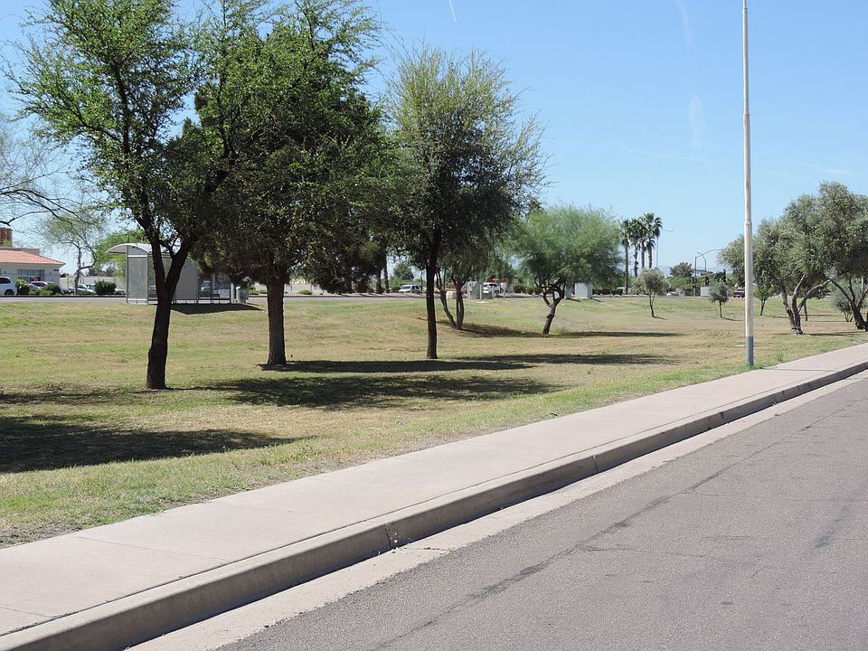 2nd image of 203 N Country Club Way