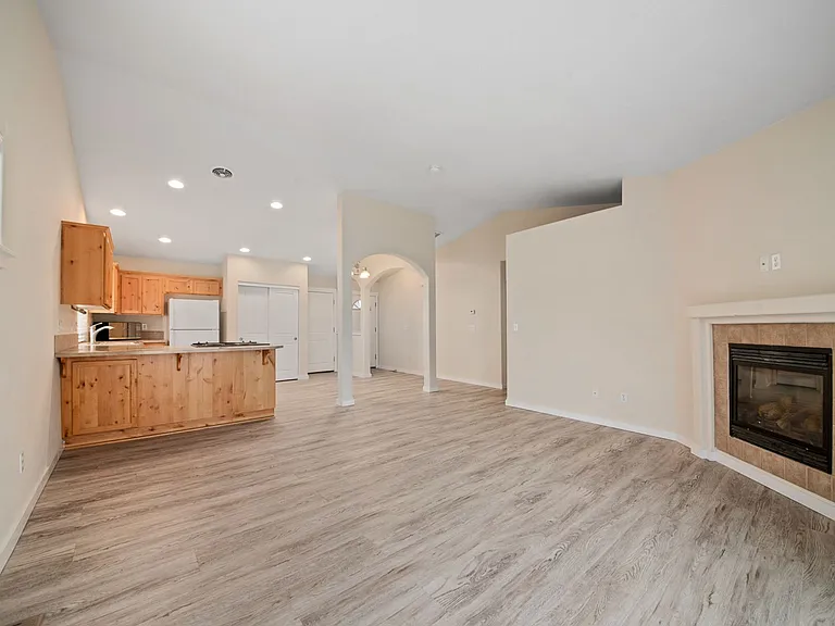 953 SW 25th Ln — Photo 17