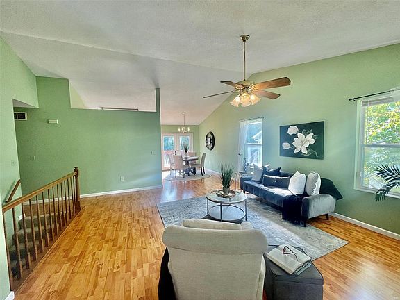 2nd image of 403 Bayview Ct