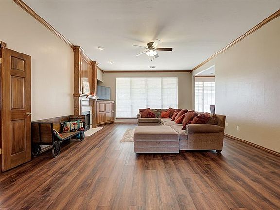 4th image of 304 Thornebrook Dr