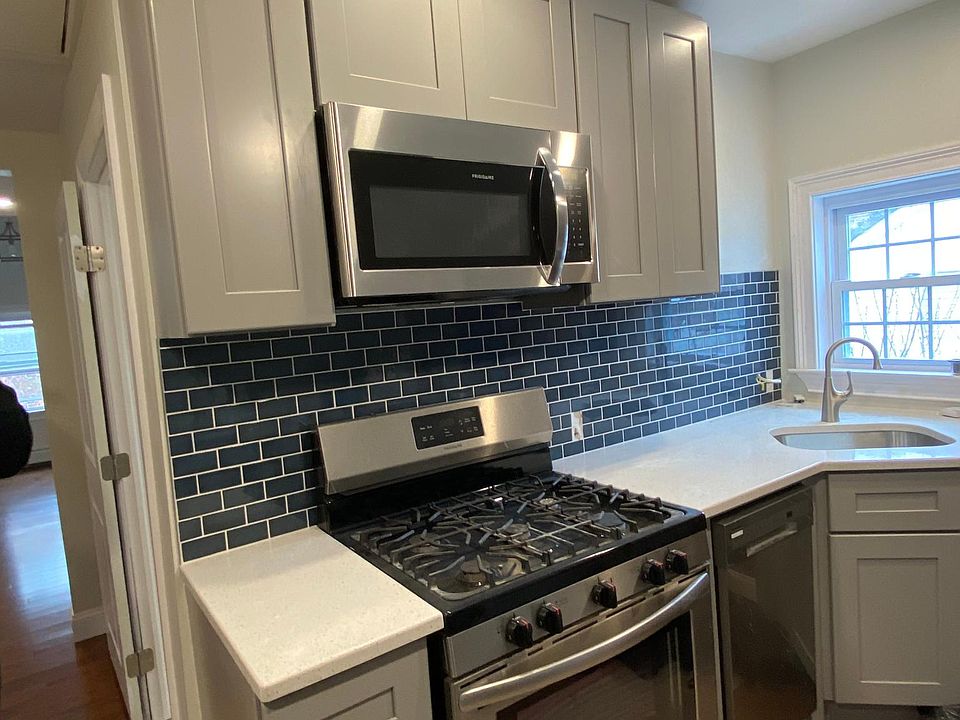 1st image of 131 Heller Pkwy Floor 3