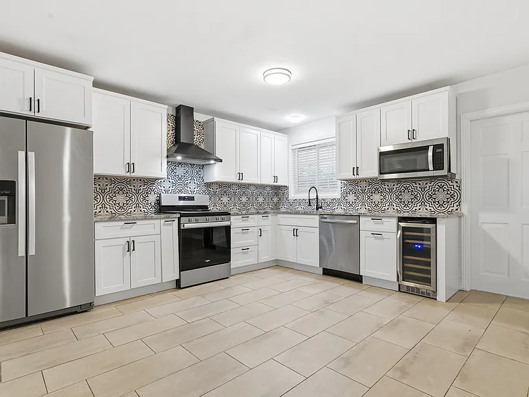 1901 N 48th Pl — Photo 7