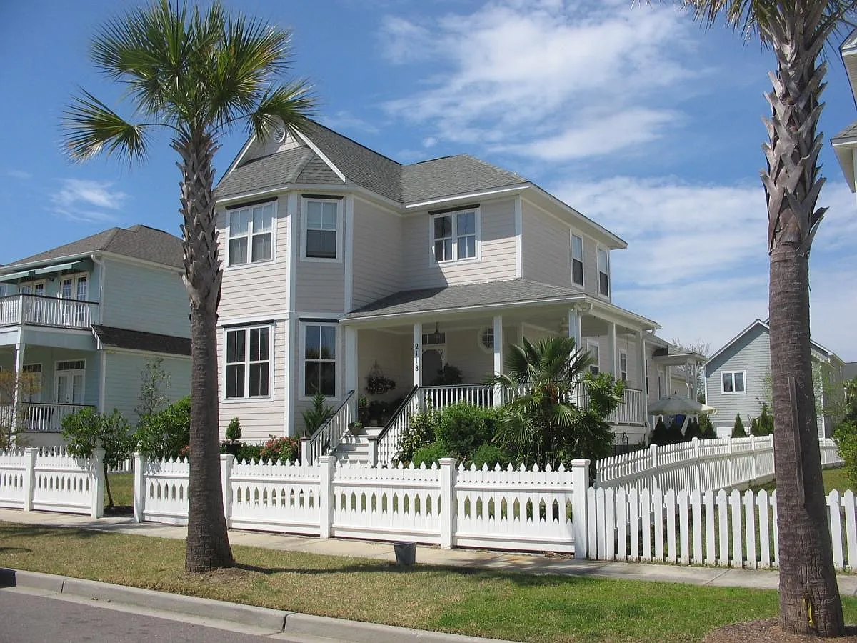4 bed, 3.5 bath, 2650 sqft, $4,700 — Photo 1