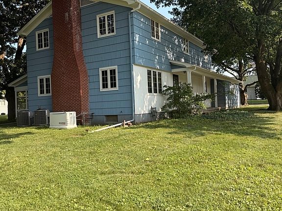 4th image of 915 Sunset Dr