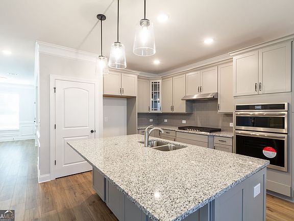 2nd image of 303 Bull Shoals Way