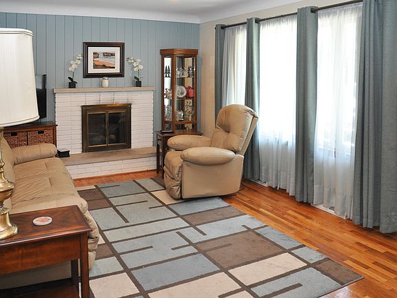 3rd image of 2750 Wellesley Dr