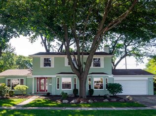 769 N Rosedale Ct, Grosse Pointe Woods, MI 48236