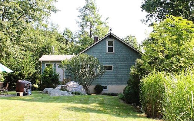 1st image of 330 Lake Dr
