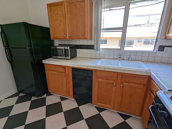 3rd image of 1331 N Poinsettia Pl APT 8