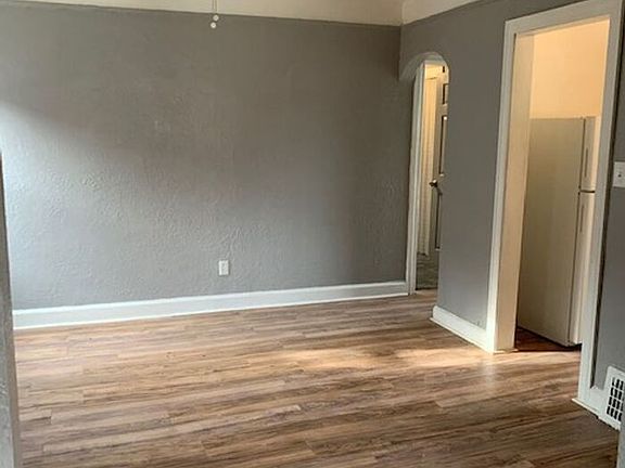 3rd image of 14753 Saint Marys St