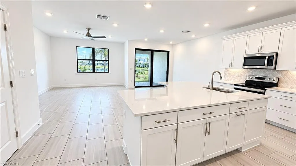 3 bed, 2.5 bath, 1901 sqft, $2,950 — Photo 1