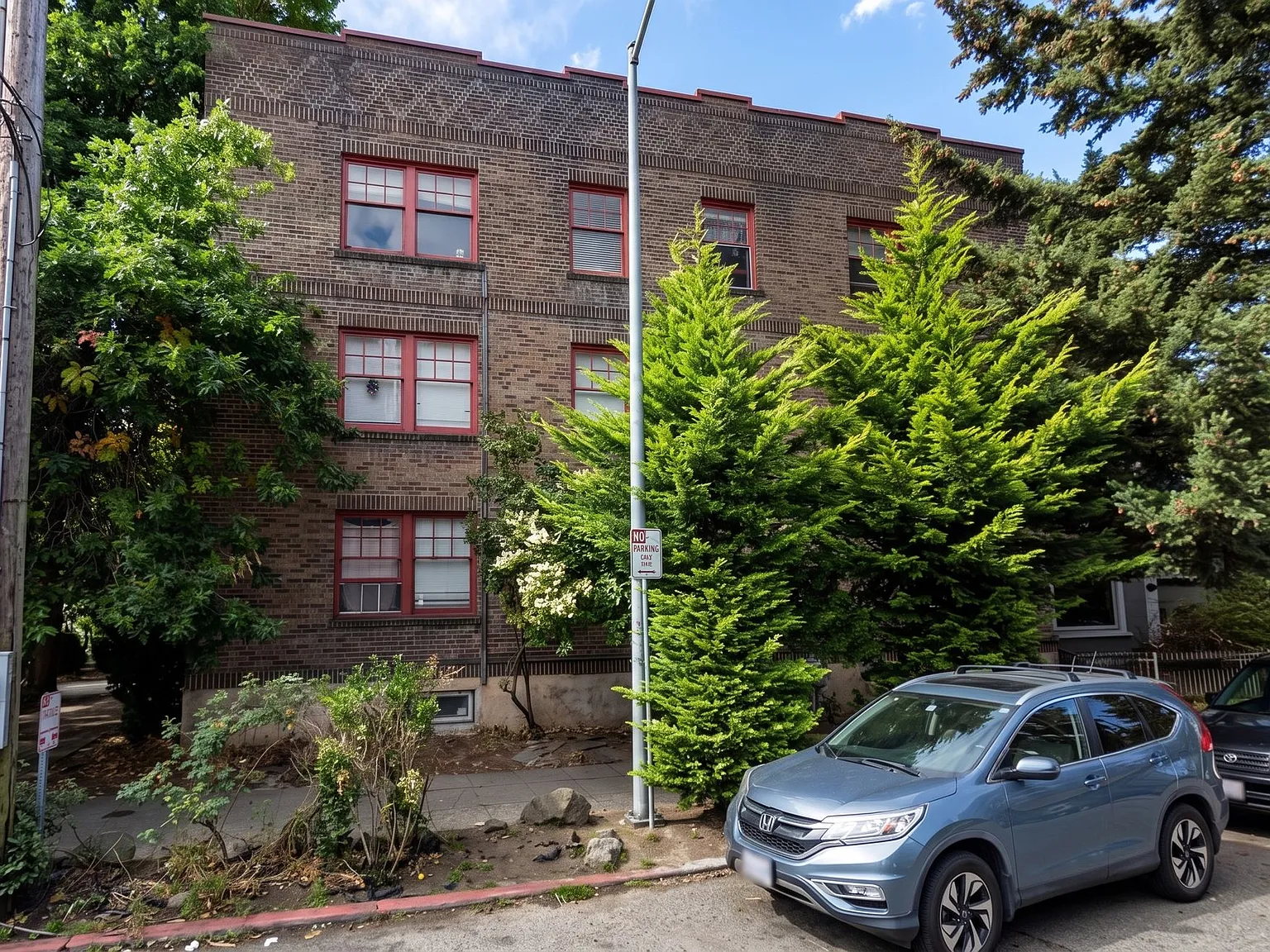 Huntington Arms - Located on the west slope of Capitol Hill — Photo 3