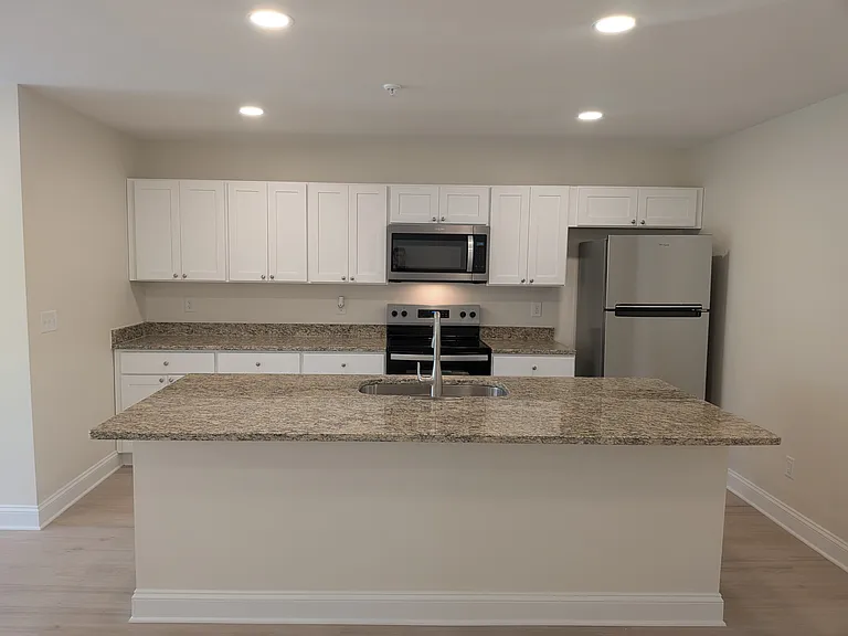 Keystone Luxury Apartments — Photo 25