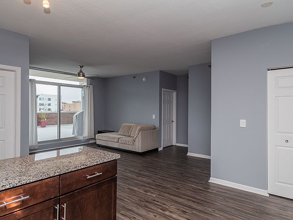4th image of 1134 W Granville Ave APT 505