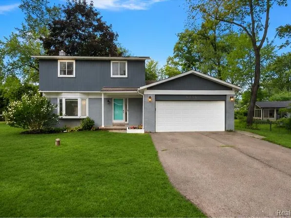4256 Highland Ct, West Bloomfield, MI 48323