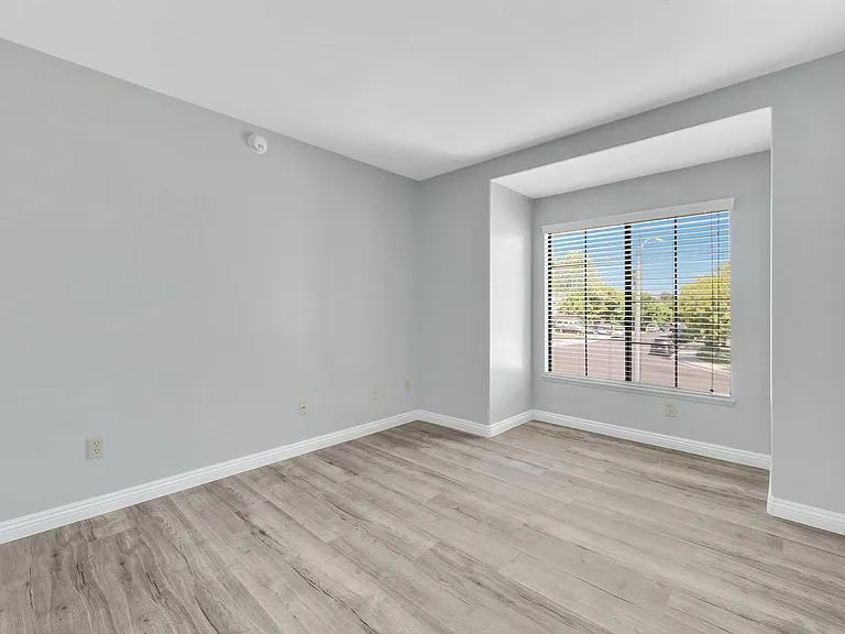 5953 Park Crest Dr — Photo 18