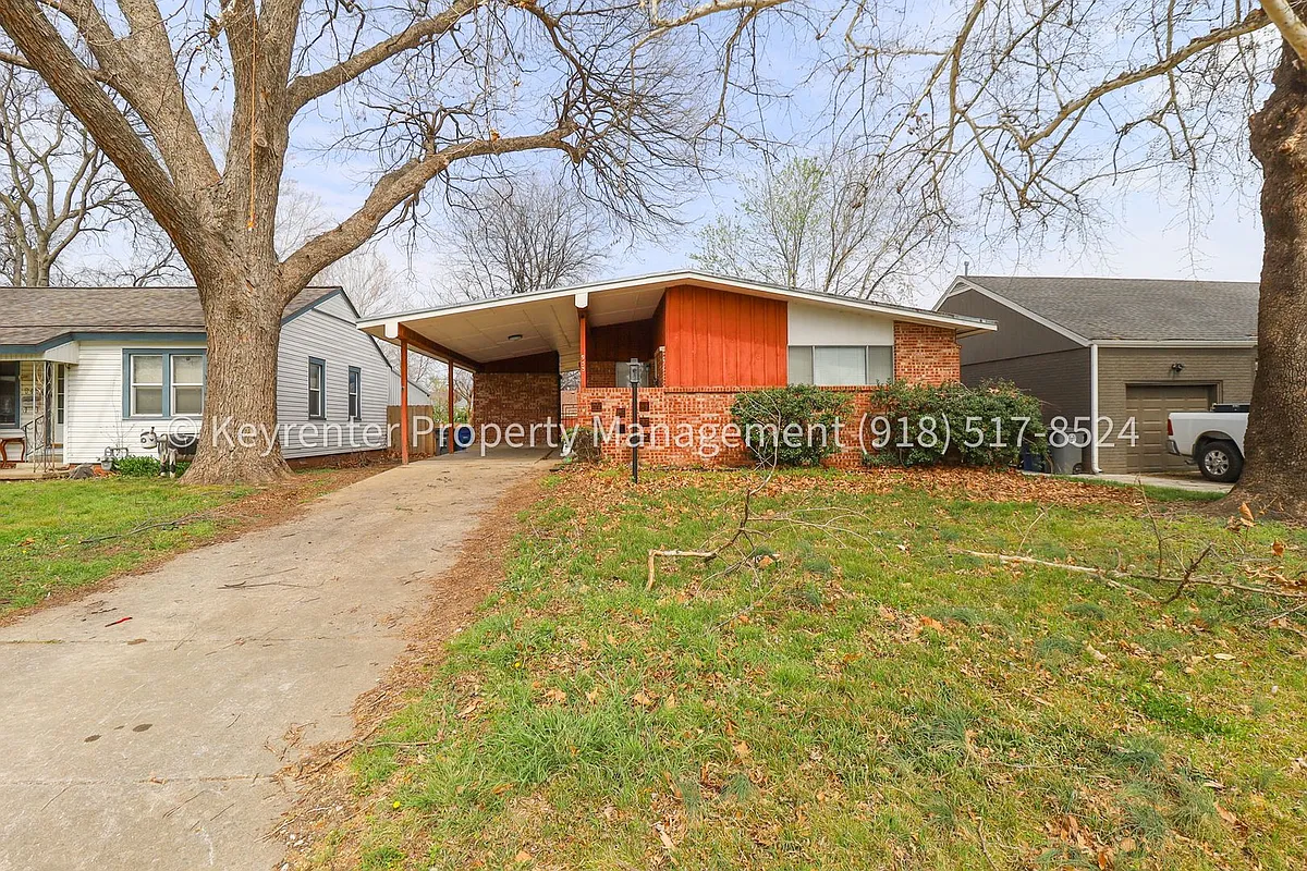 Building Photo - 953 E 37th St S