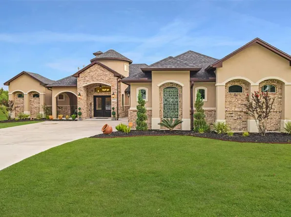 8045 Pevitot Rd, Beaumont, TX 77707
