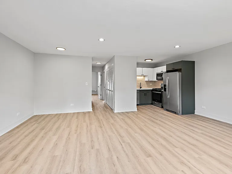 5616 N Washtenaw Ave #203 — Photo 2