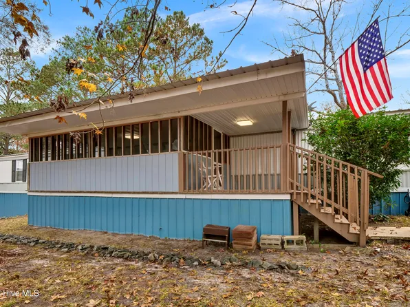 717 Cedar Court, Hampstead, NC 28443