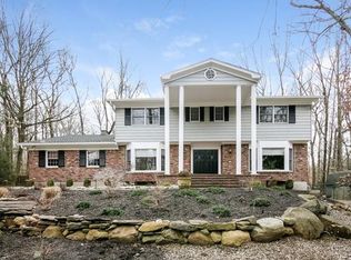 5 York Ct, New City, NY