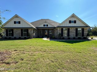 1158 Pebble View Dr, Byhalia, MS 38611