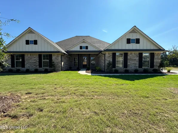 1158 Pebble View Dr, Byhalia, MS 38611