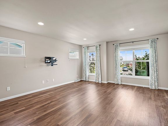 3rd image of 6021 Meadow Grass Ct