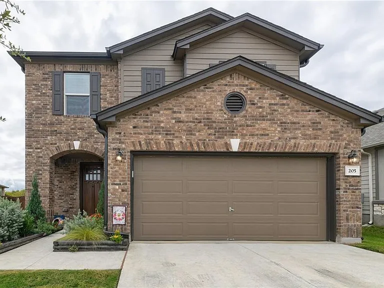 205 Tordesillas Dr — Photo 1