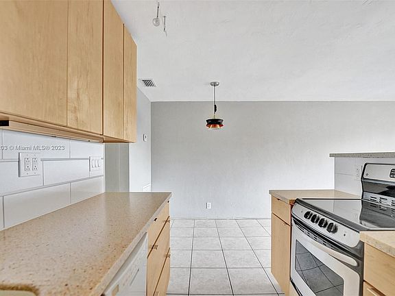 5th image of 2909 Middle River Dr APT 204