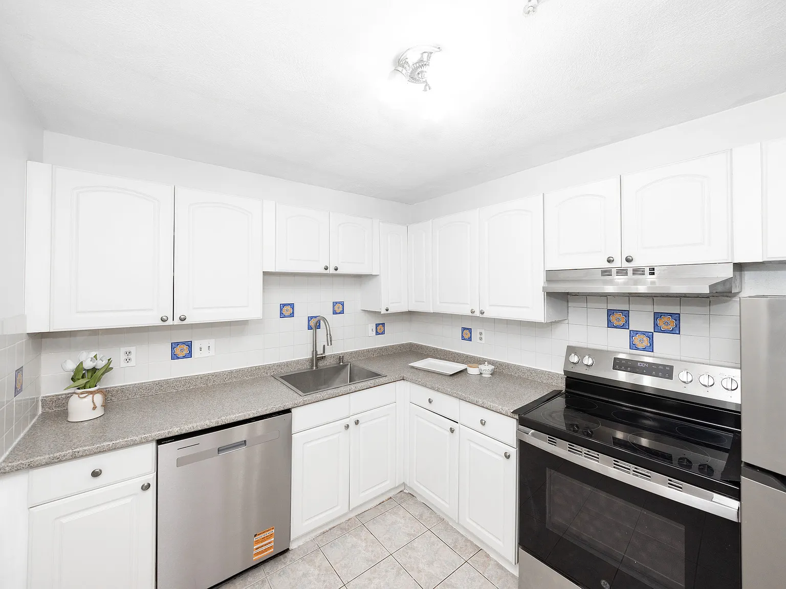 12 Williamsburg Ct — Photo 1