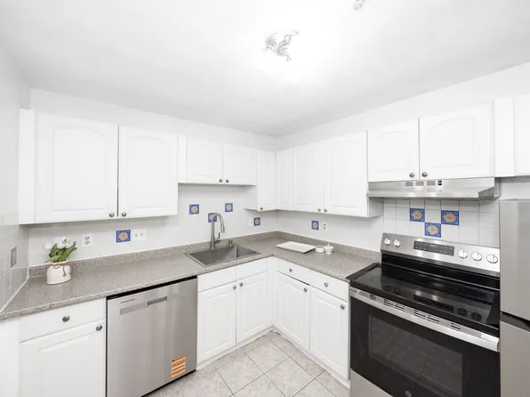 12 Williamsburg Ct, Shrewsbury, MA